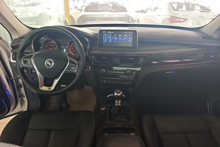 Used Hanteng X7 2016 1.5T Manual Luxury Edition Center Console