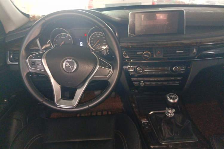 Used Hanteng X7 2016 1.5T Manual Luxury Edition Center Console