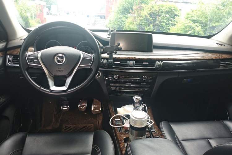Used Hanteng X7 2016 1.5T Manual Luxury Edition Center Console