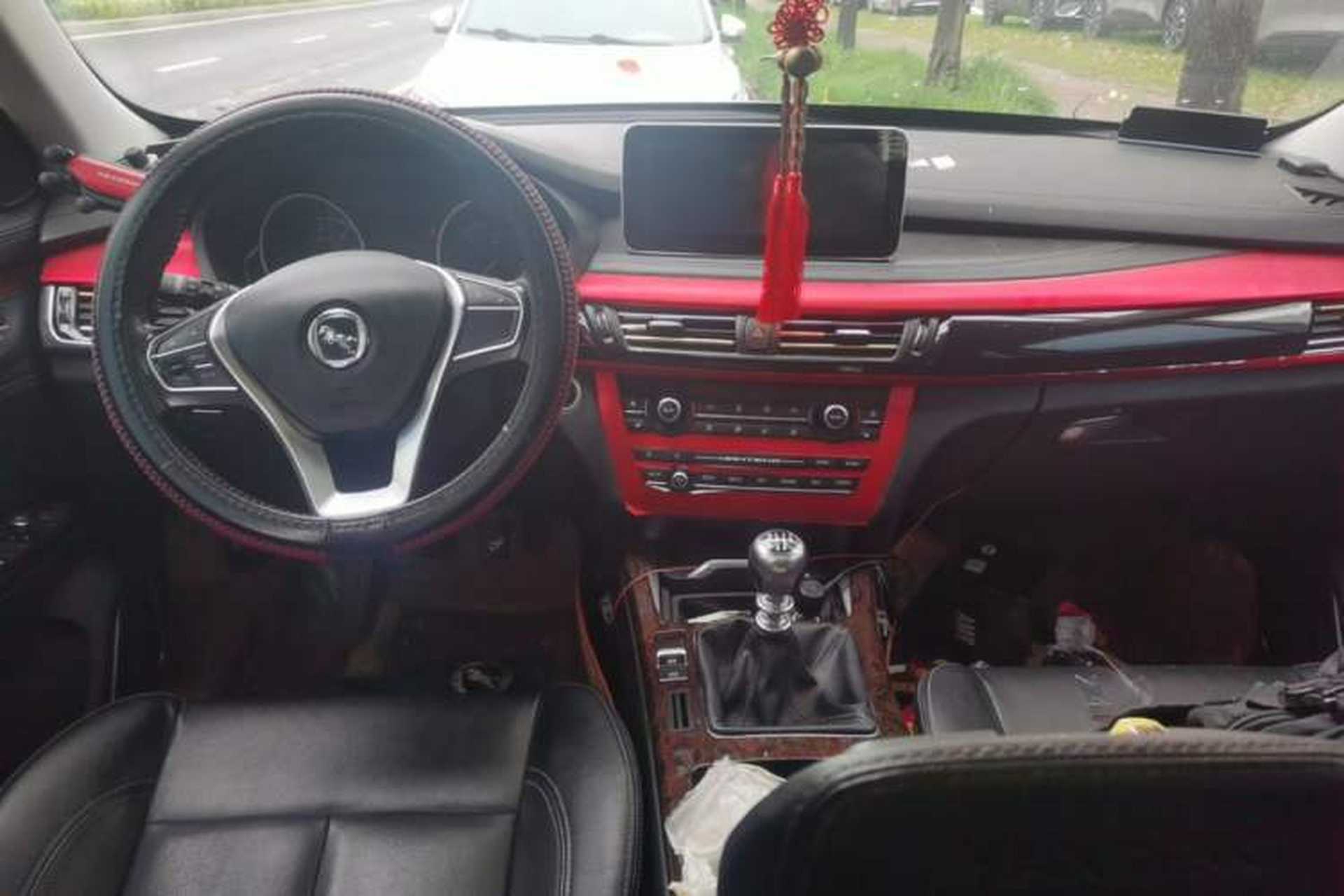 Used Hanteng X7 2016 1.5T Manual Luxury Edition Center Console