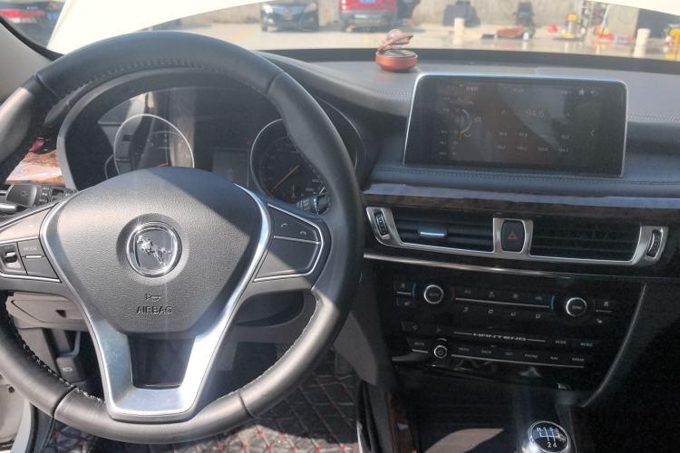 Used Hanteng X7 2016 1.5T Manual Luxury Edition Center Console