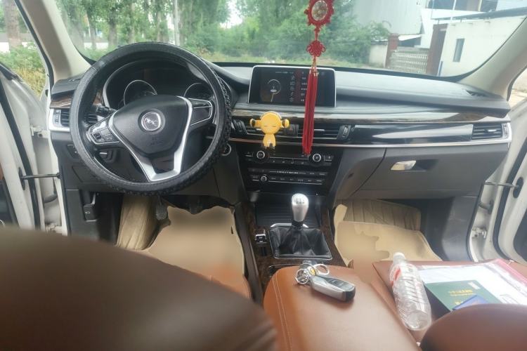 Used Hanteng X7 2016 2.0T Manual Luxury Version Center Console