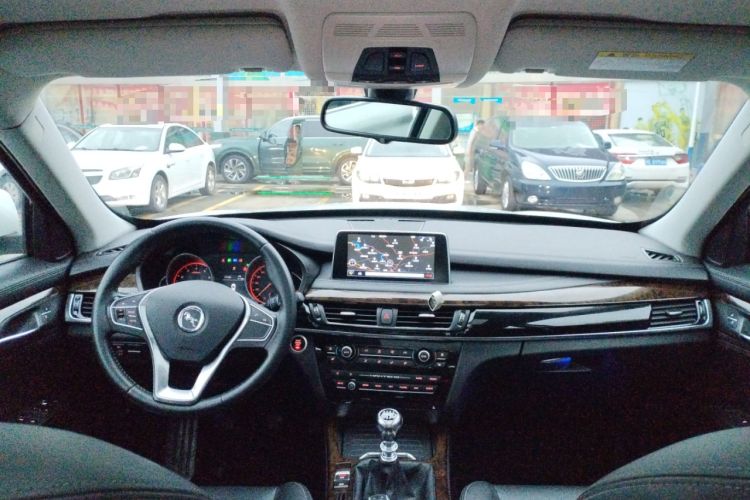 Used Hanteng X7 2016 1.5T Manual Luxury Edition Center Console