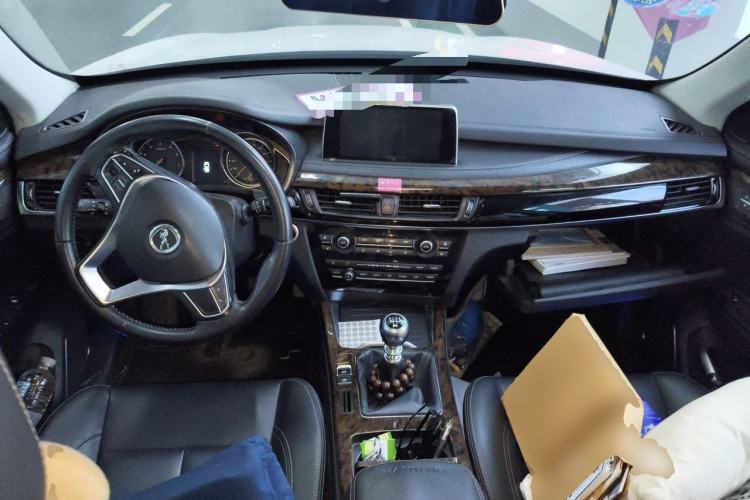 Used Hanteng X7 2016 1.5T Manual Luxury Edition Center Console