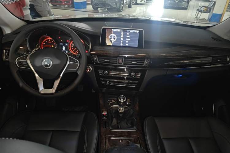 Used Hanteng X7 2016 1.5T Manual Luxury Edition Center Console