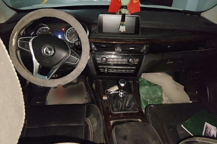 Used Hanteng X7 2016 1.5T Manual Luxury Edition Center Console