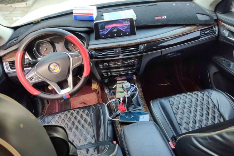 Used Hanteng X7 2016 1.5T Manual Luxury Edition Center Console