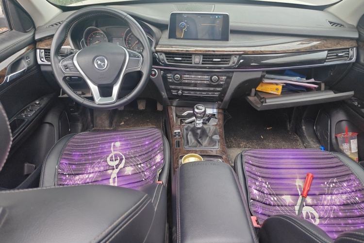 Used Hanteng X7 2016 1.5T Manual Luxury Edition Center Console
