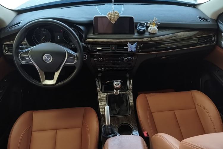 Used Hanteng X7 2016 1.5T Manual Luxury Version Center Console