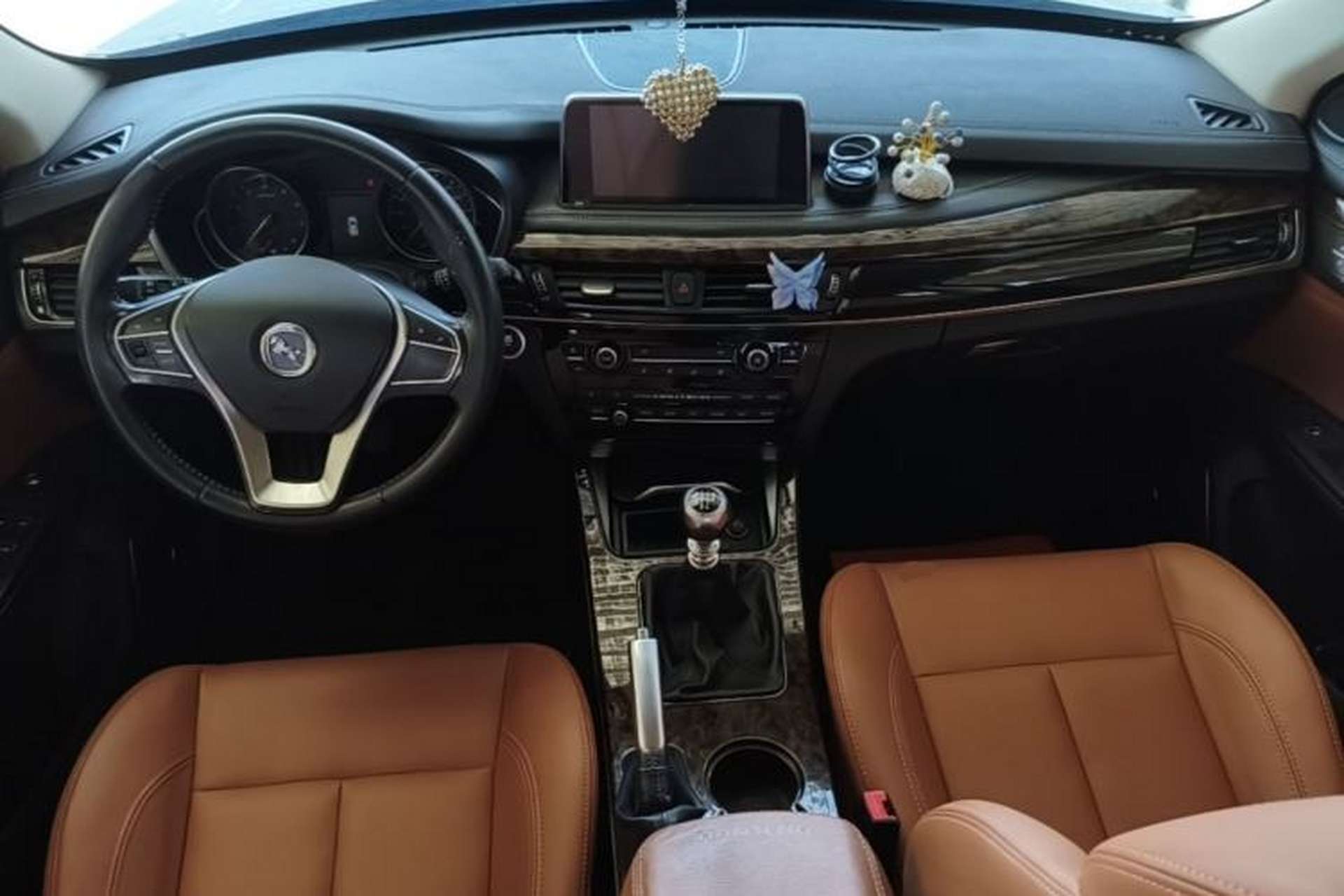 Used Hanteng X7 2016 1.5T Manual Luxury Version Center Console
