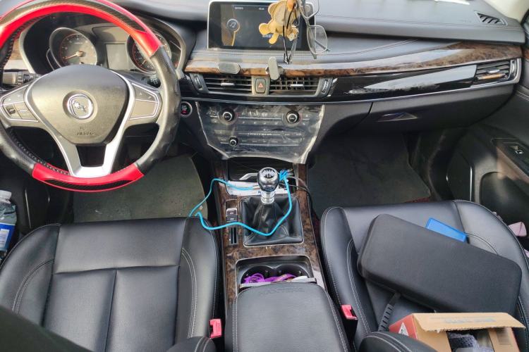 Used Hanteng X7 2016 1.5T Manual Luxury Edition Center Console