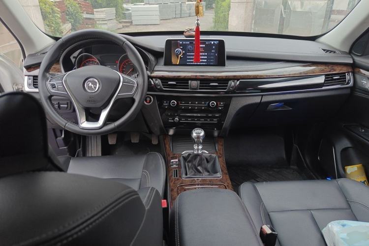 Used Hanteng X7 2016 1.5T Manual Luxury Edition Center Console