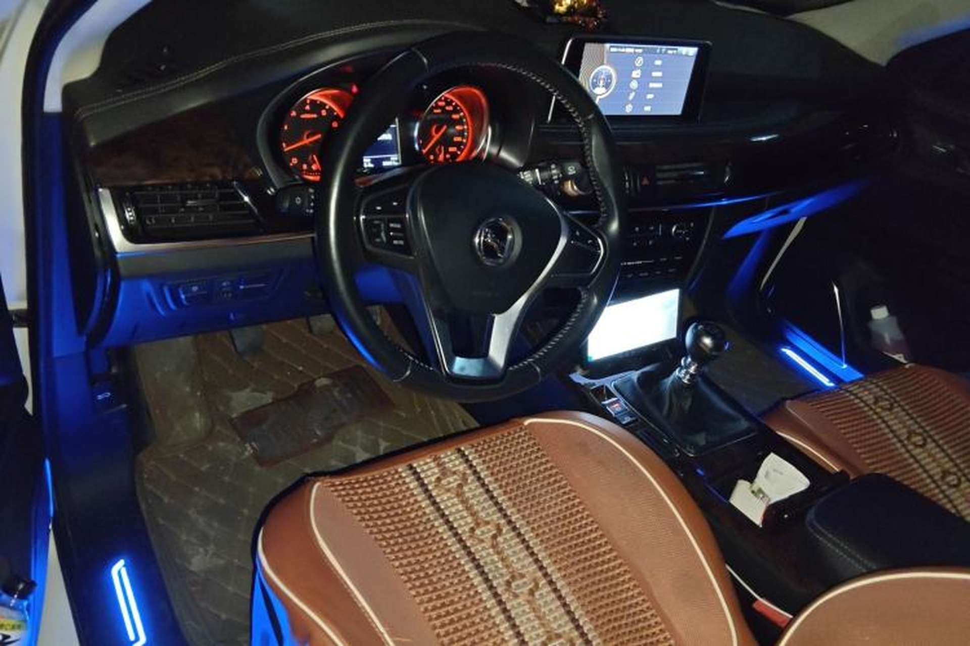 Used Hanteng X7 2016 1.5T Manual Luxury Edition Center Console
