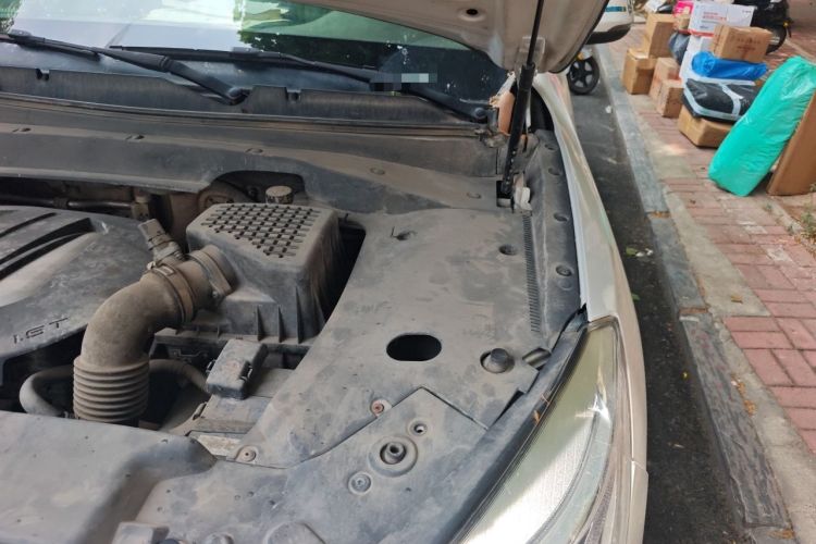 Used Hanteng X7 2016 1.5T Manual Luxury Edition Engine Bay Left