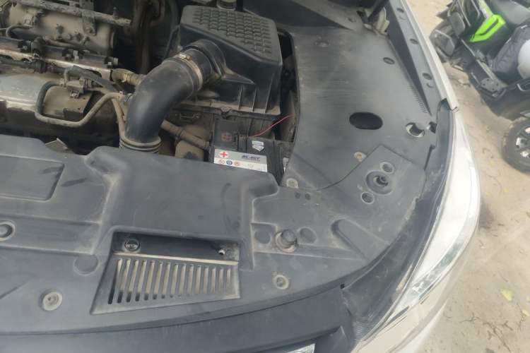 Used Hanteng X7 2016 2.0T Manual Luxury Version Engine Bay Left