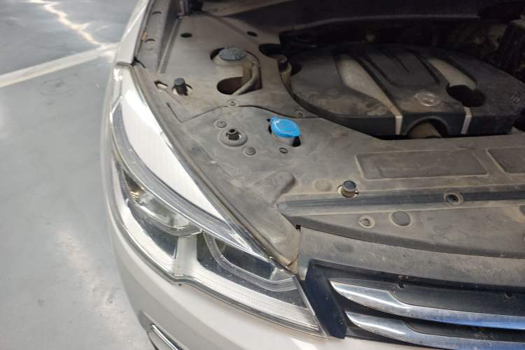 Used Hanteng X7 2016 1.5T Manual Luxury Version Engine Bay Right