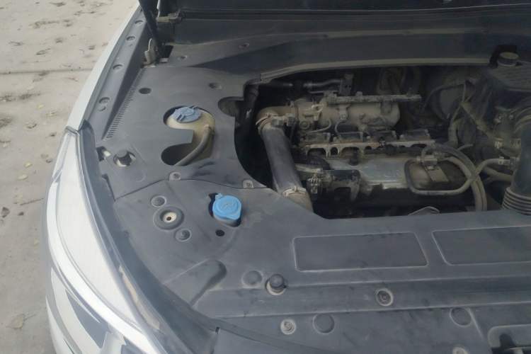Used Hanteng X7 2016 2.0T Manual Luxury Version Engine Bay Right