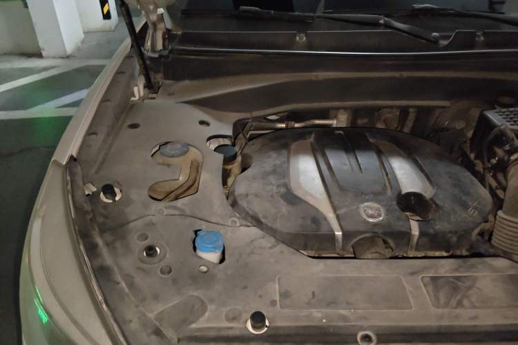 Used Hanteng X7 2016 1.5T Manual Luxury Edition Engine Bay Right