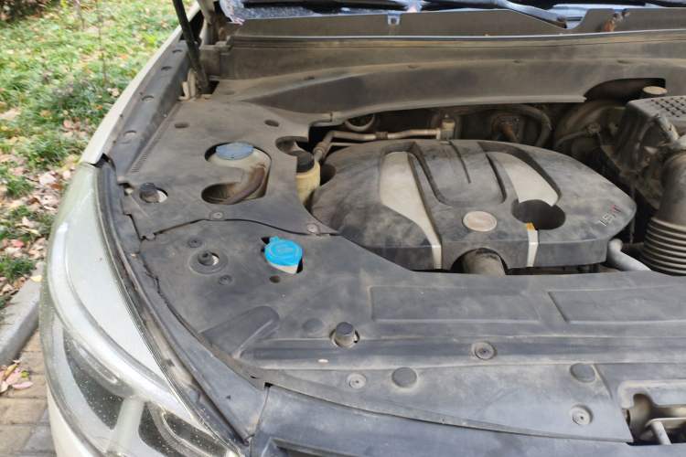 Used Hanteng X7 2016 1.5T Manual Luxury Edition Engine Bay Right