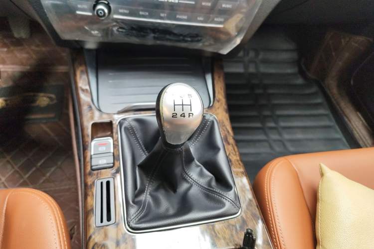 Used Hanteng X7 2016 2.0T Manual Luxury Version Gear Lever