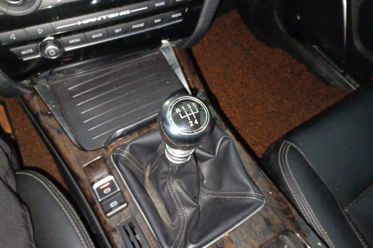 Used Hanteng X7 2016 1.5T Manual Luxury Edition Gear Lever