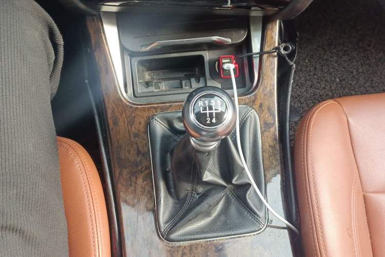 Used Hanteng X7 2016 1.5T Manual Luxury Version Gear Lever