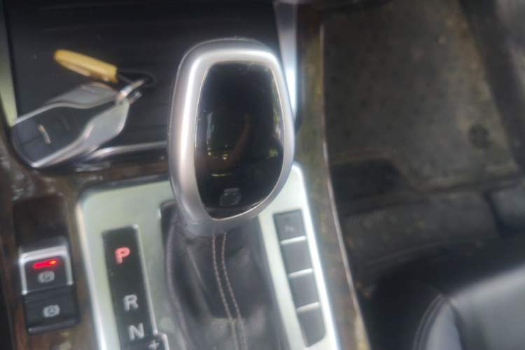Used Hanteng X7 2016 2.0T DCT Luxury Edition Gear Lever