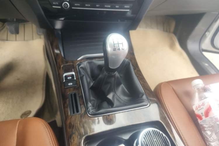 Used Hanteng X7 2016 2.0T Manual Luxury Version Gear Lever