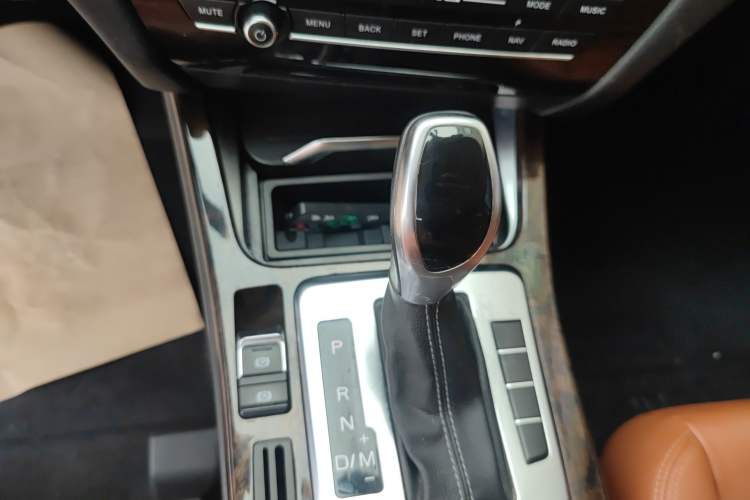 Used Hanteng X7 2016 2.0T DCT Luxury Version Gear Lever