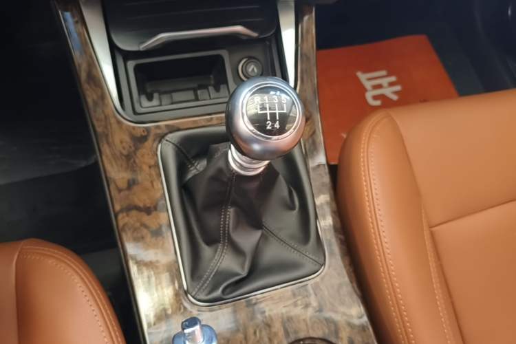 Used Hanteng X7 2016 1.5T Manual Luxury Version Gear Lever