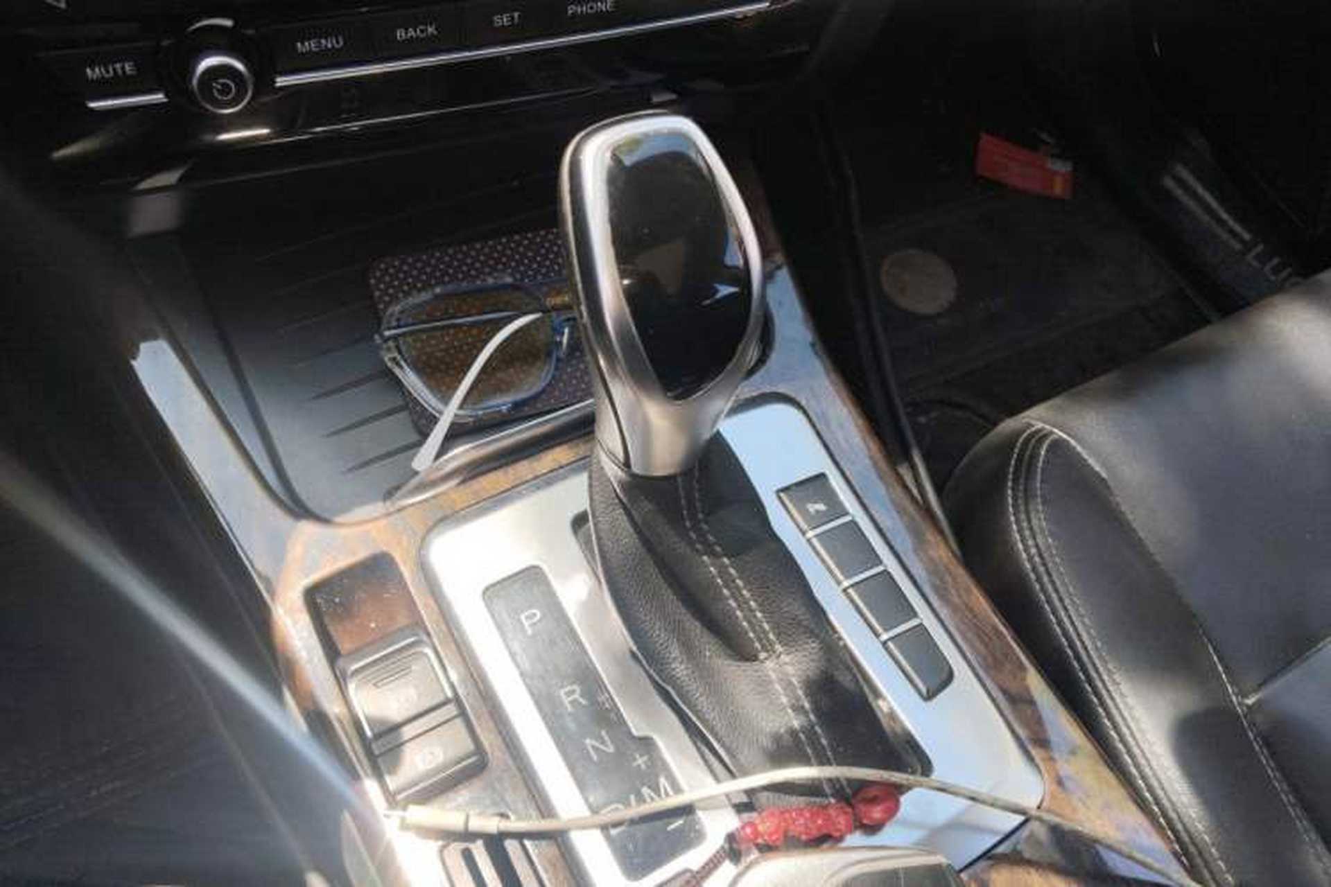 Used Hanteng X7 2016 2.0T DCT Luxury Edition Gear Lever