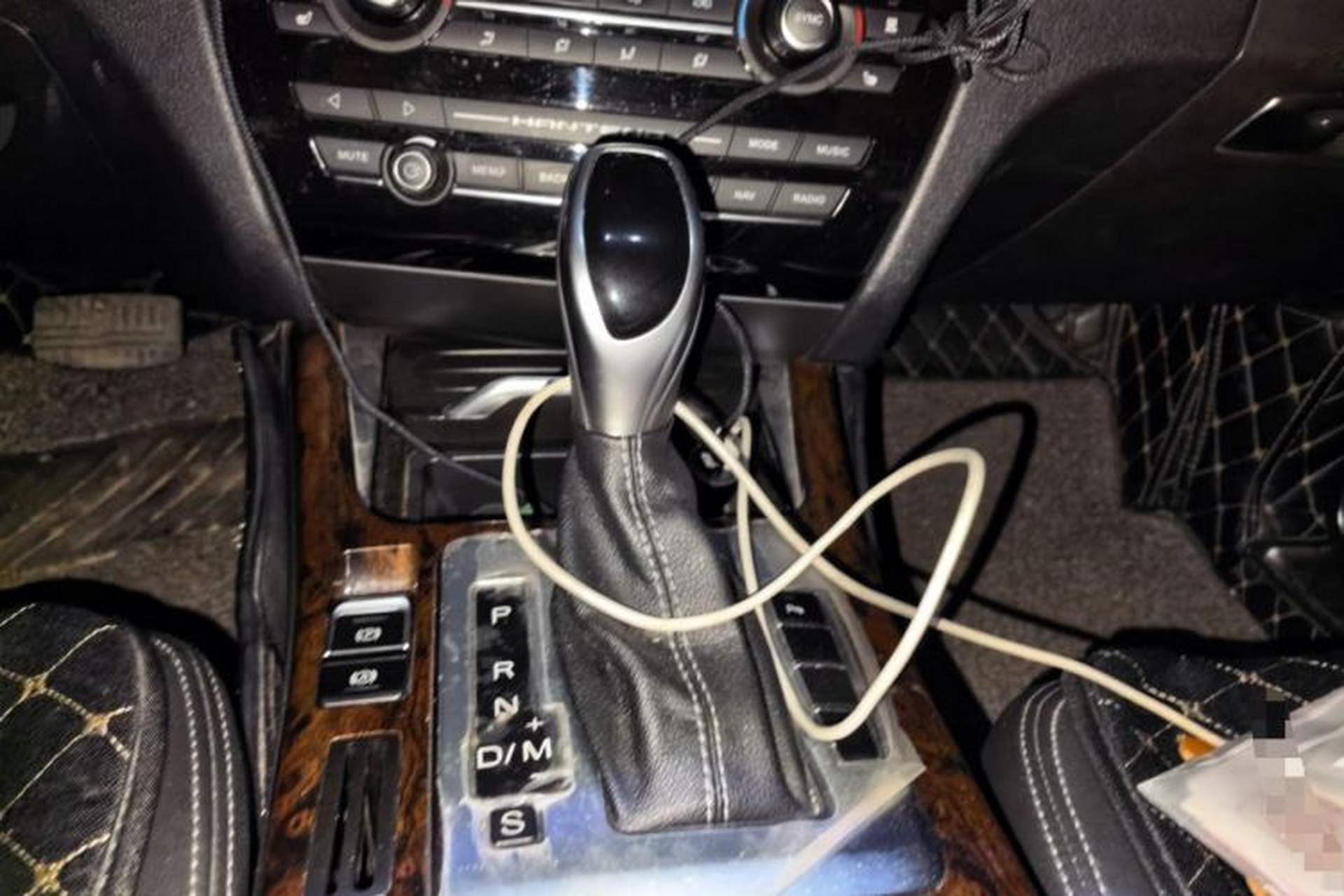 Used Hanteng X7 2016 2.0T DCT Luxury Edition Gear Lever