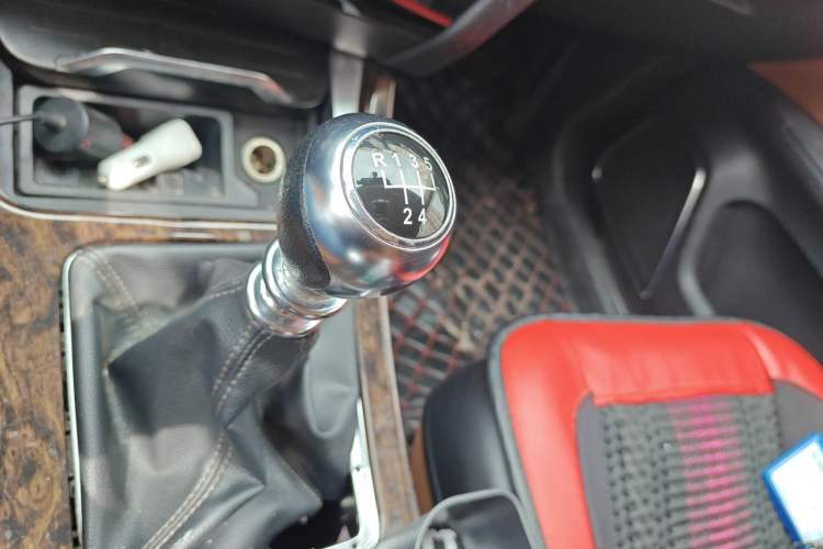 Used Hanteng X7 2016 1.5T Manual Luxury Version Gear Lever