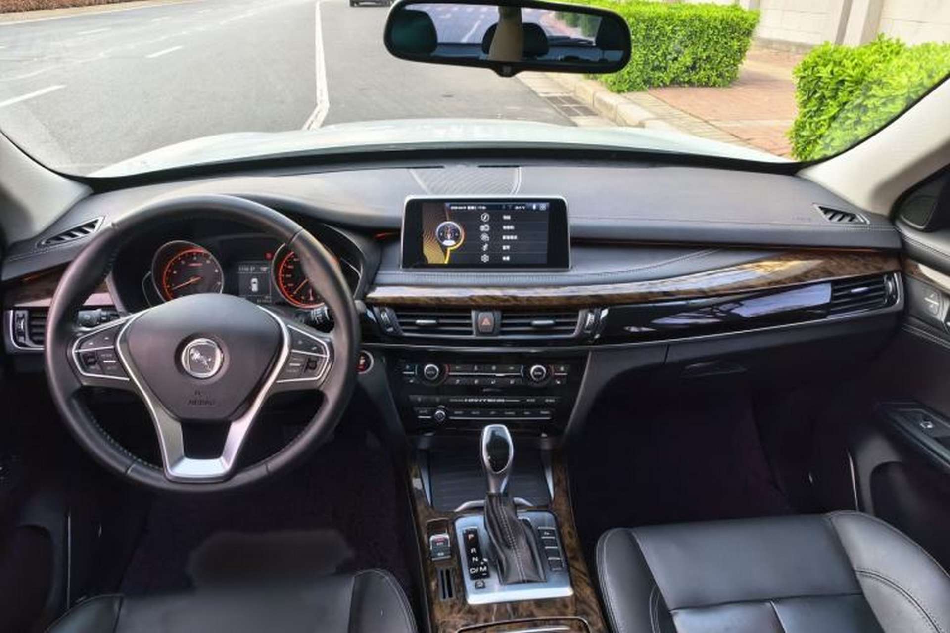 Used Hanteng X7 2016 2.0T DCT Luxury Edition Interior 1