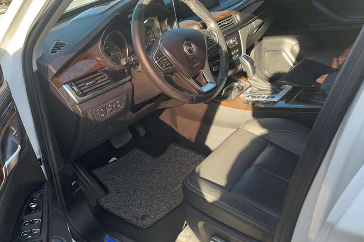 Used Hanteng X7 2016 2.0T DCT Yu Ma Edition Interior 2