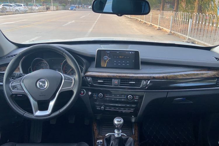 Used Hanteng X7 2016 1.5T Manual Luxury Edition Interior 3