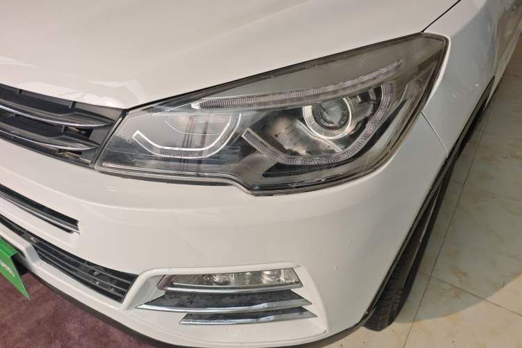 Used Hanteng X7 2016 1.5T Manual Luxury Edition Left Front Headlight