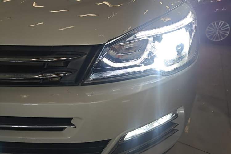 Used Hanteng X7 2016 1.5T Manual Luxury Edition Left Front Headlight
