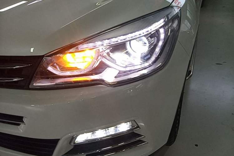 Used Hanteng X7 2016 2.0T DCT Luxury Edition Left Front Headlight