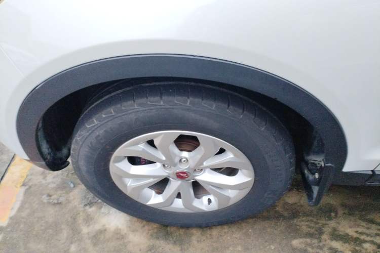 Used Hanteng X7 2016 1.5T Manual Luxury Edition Left Front Wheel Hub