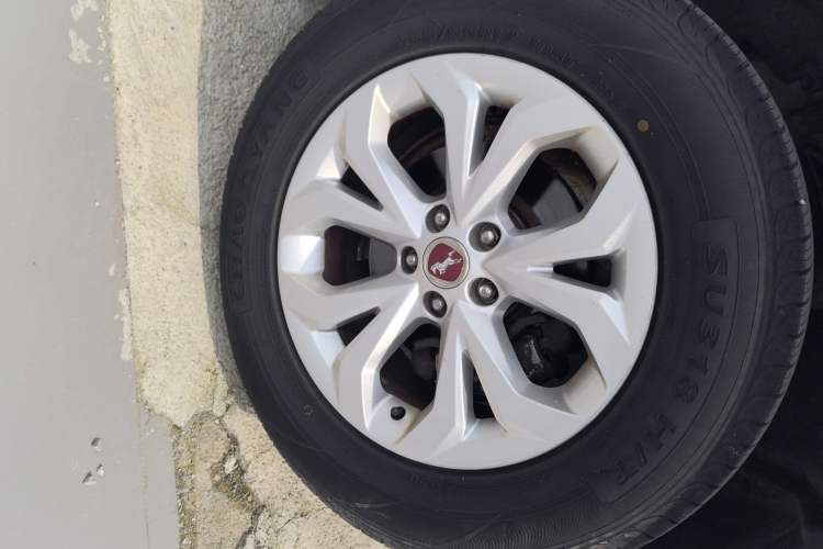 Used Hanteng X7 2016 1.5T Manual Luxury Edition Left Front Wheel Hub