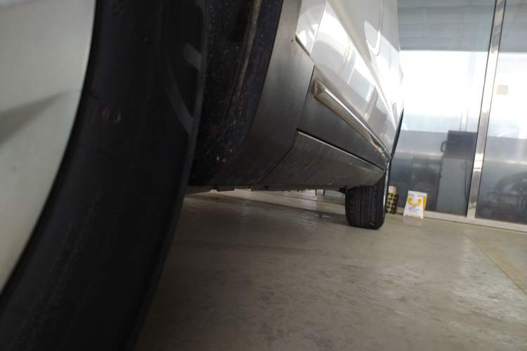 Used Hanteng X7 2016 1.5T Manual Luxury Edition Left Side Sill
