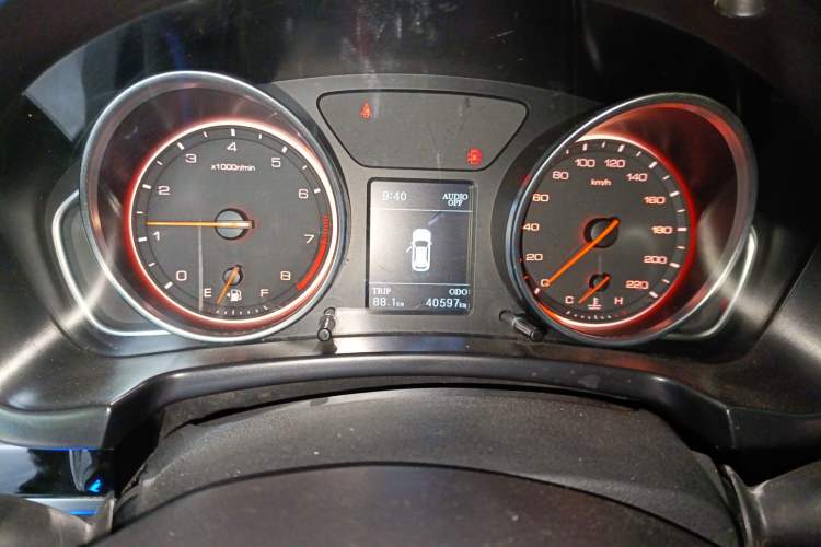 Used Hanteng X7 2016 1.5T Manual Luxury Edition Odometer Close Up