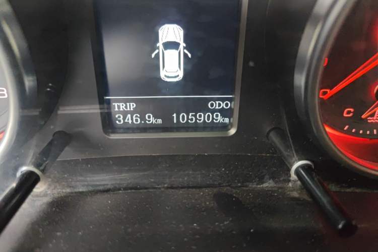 Used Hanteng X7 2016 1.5T Manual Luxury Edition Odometer Close Up