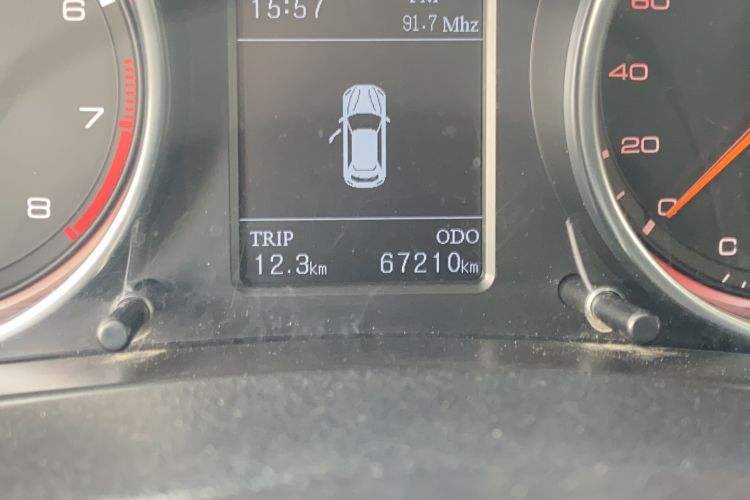 Used Hanteng X7 2016 1.5T Manual Luxury Edition Odometer Close Up