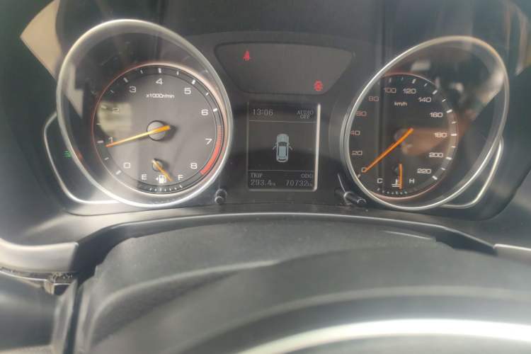 Used Hanteng X7 2016 2.0T Manual Luxury Version Odometer Close Up