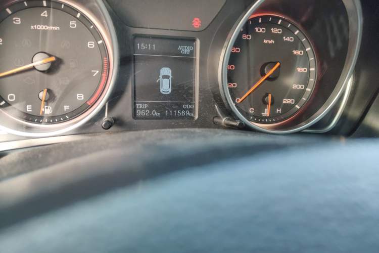 Used Hanteng X7 2016 1.5T Manual Luxury Edition Odometer Close Up