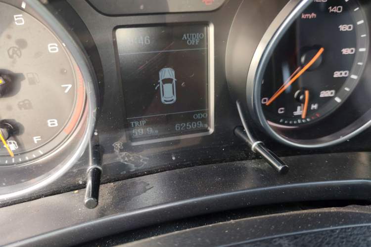 Used Hanteng X7 2016 1.5T Manual Luxury Edition Odometer Close Up