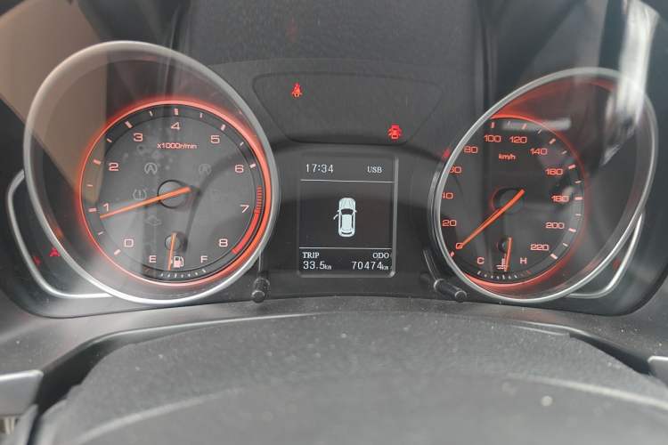Used Hanteng X7 2016 1.5T Manual Luxury Edition Odometer Close Up