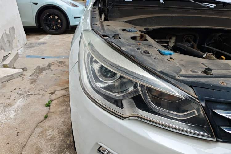 Used Hanteng X7 2016 1.5T Manual Luxury Edition Right Front Headlight